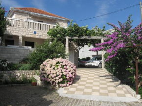 Apartments by the sea Slatine, Ciovo - 17456